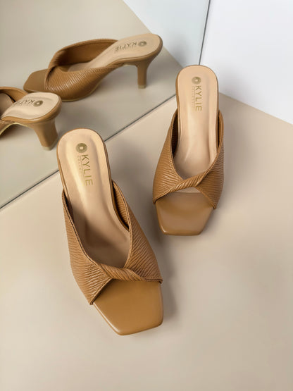 Fashionable Heels Sandal with Comfort Straps